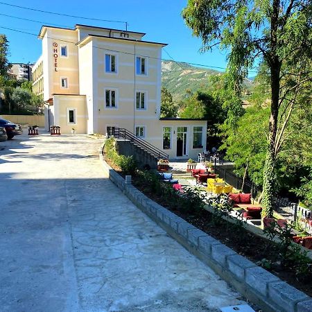 R Hotel Corovode Экстерьер фото
